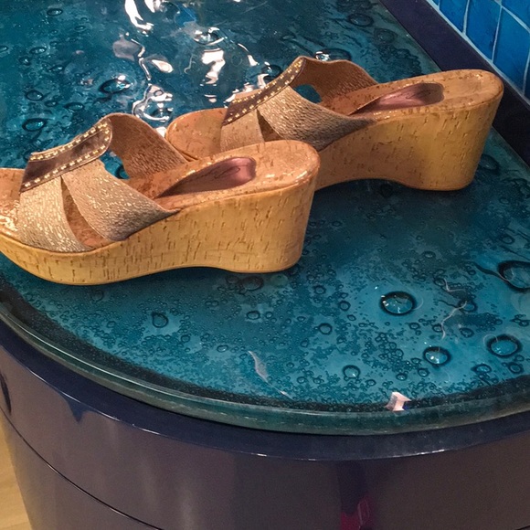 Brand new cute wedge sandal - Picture 4 of 5